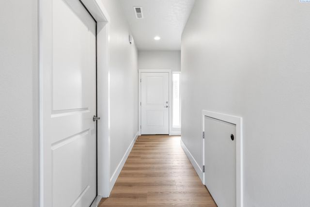 7472 Grapevine Ct, West Richland, WA 99353