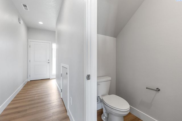 7472 Grapevine Ct, West Richland, WA 99353