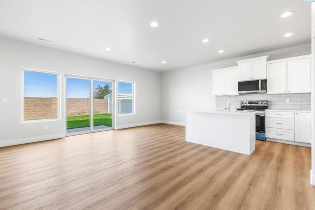 7472 Grapevine Ct, West Richland, WA 99353