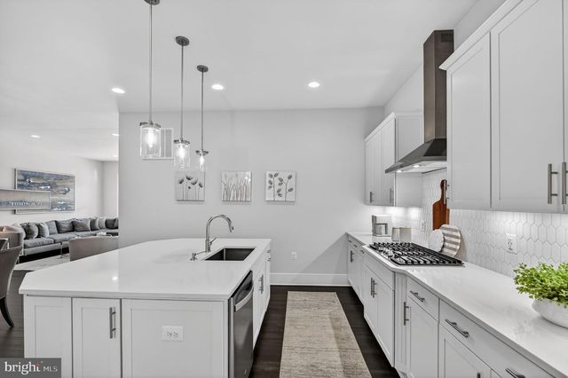 23731 SEPTEMBER SUN SQ, Ashburn, VA 20148