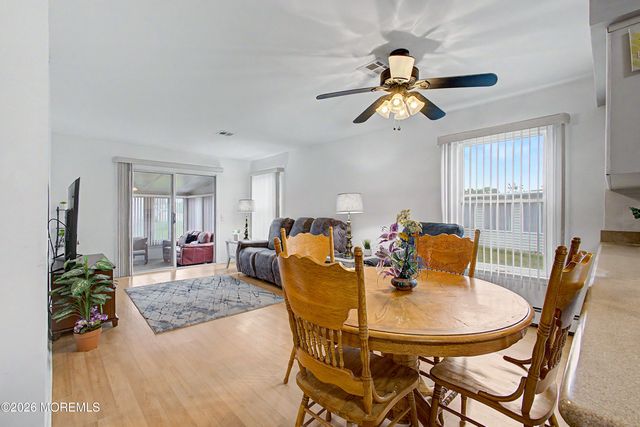 20 Thronbury Court, Toms River, NJ 08757