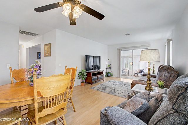 20 Thronbury Court, Toms River, NJ 08757