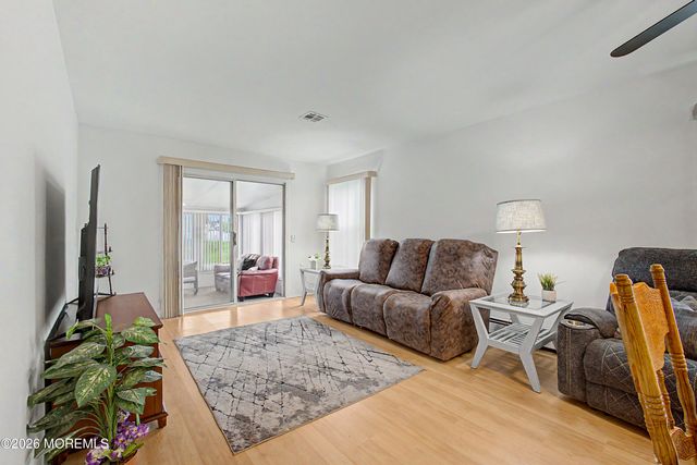 20 Thronbury Court, Toms River, NJ 08757