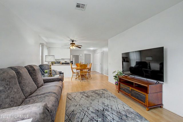 20 Thronbury Court, Toms River, NJ 08757