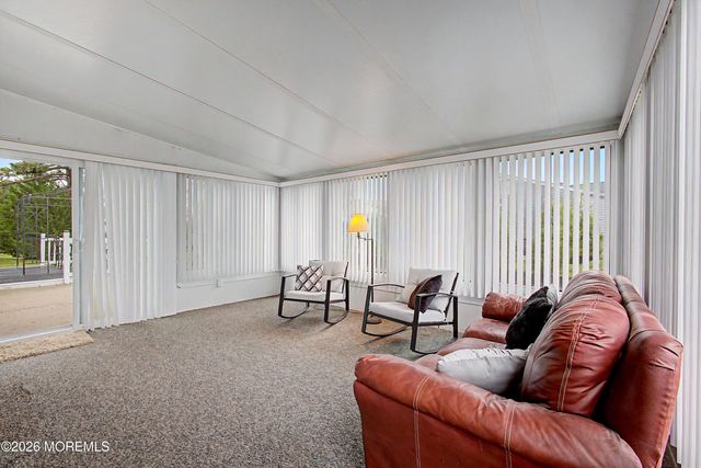 20 Thronbury Court, Toms River, NJ 08757