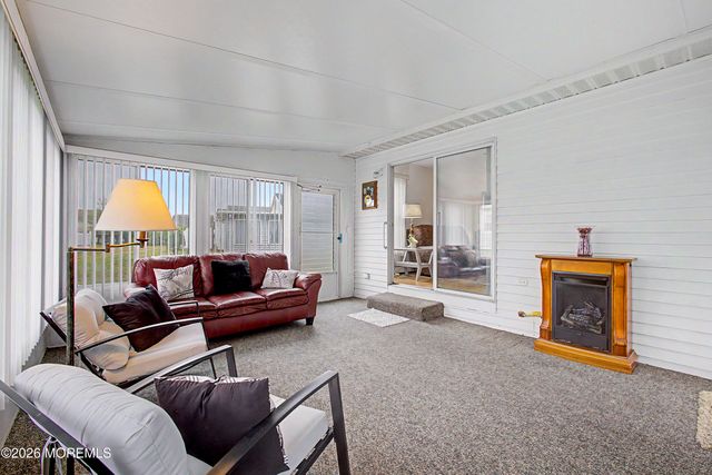 20 Thronbury Court, Toms River, NJ 08757