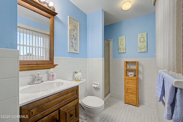 20 Thronbury Court, Toms River, NJ 08757