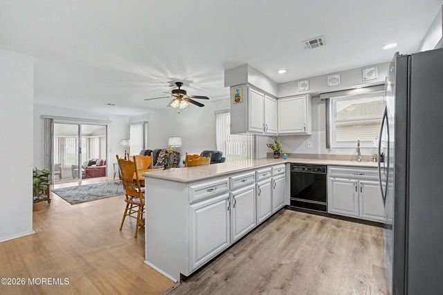 20 Thronbury Court, Toms River, NJ 08757
