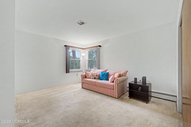 20 Thronbury Court, Toms River, NJ 08757