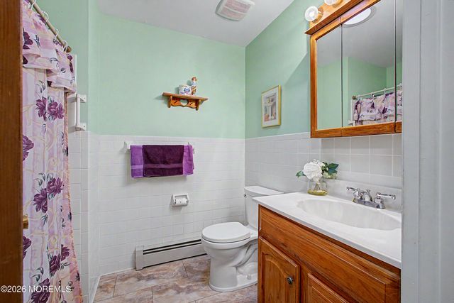 20 Thronbury Court, Toms River, NJ 08757