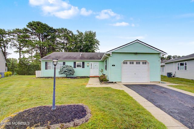 20 Thronbury Court, Toms River, NJ 08757