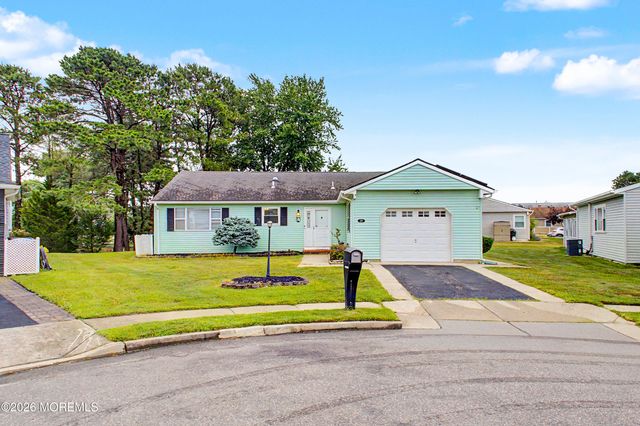 20 Thronbury Court, Toms River, NJ 08757