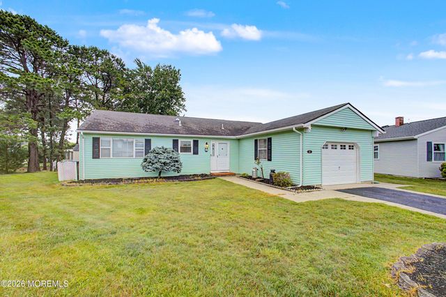 20 Thronbury Court, Toms River, NJ 08757