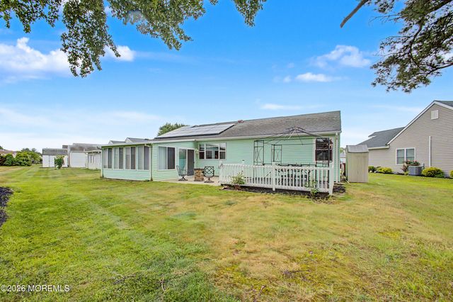 20 Thronbury Court, Toms River, NJ 08757