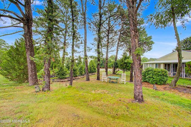20 Thronbury Court, Toms River, NJ 08757