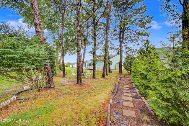 20 Thronbury Court, Toms River, NJ 08757