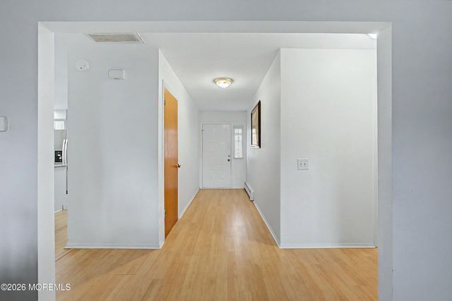 20 Thronbury Court, Toms River, NJ 08757