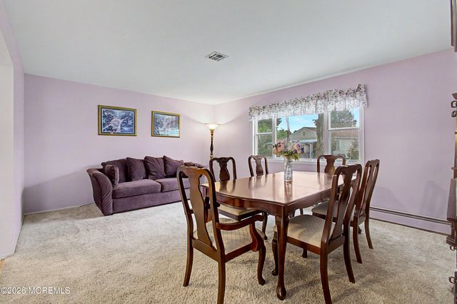 20 Thronbury Court, Toms River, NJ 08757