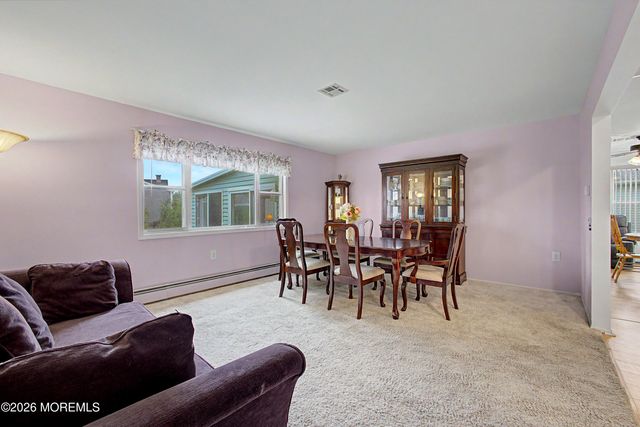 20 Thronbury Court, Toms River, NJ 08757