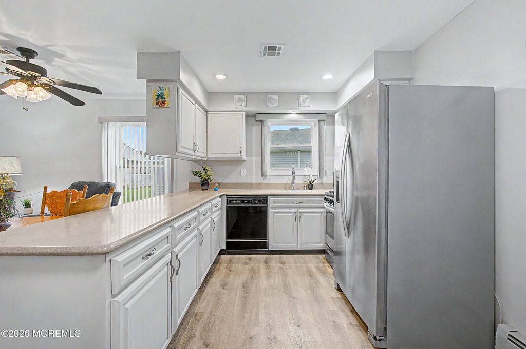 20 Thronbury Court, Toms River, NJ 08757