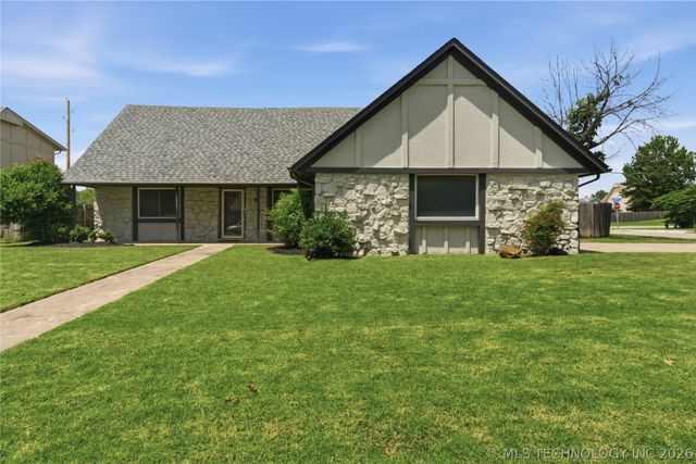1900 W Indianola Street, Broken Arrow, OK 74012
