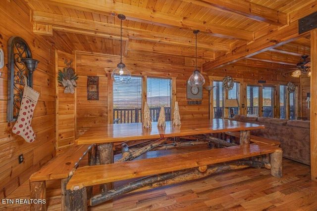 922 Black Bear Cub Way, Sevierville, TN 37862