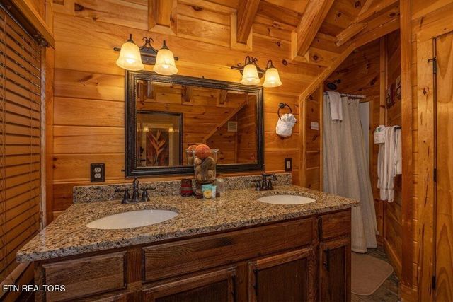 922 Black Bear Cub Way, Sevierville, TN 37862