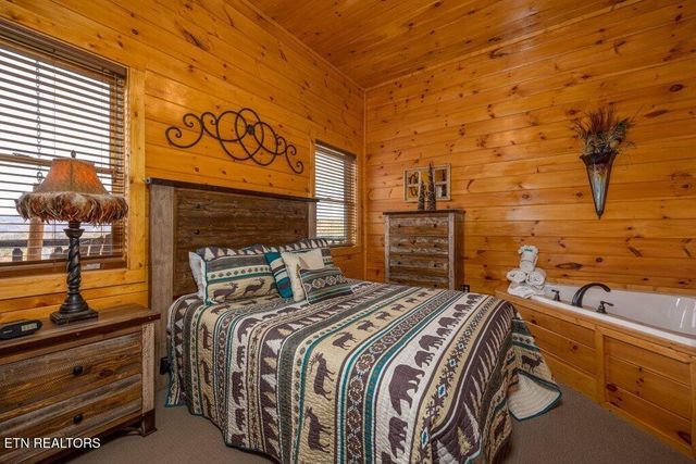 922 Black Bear Cub Way, Sevierville, TN 37862