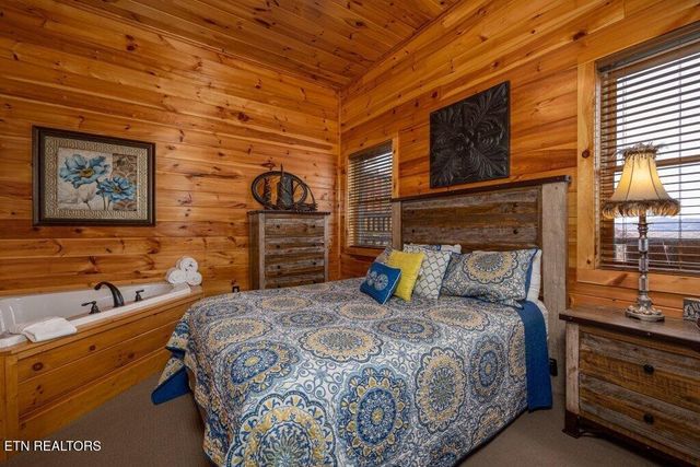 922 Black Bear Cub Way, Sevierville, TN 37862