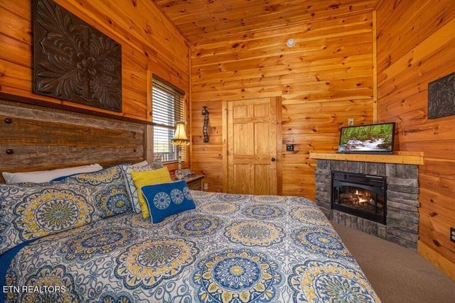 922 Black Bear Cub Way, Sevierville, TN 37862