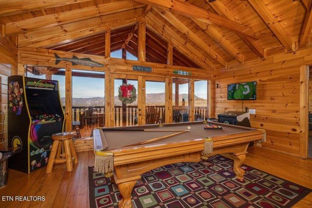 922 Black Bear Cub Way, Sevierville, TN 37862