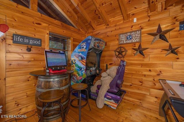 922 Black Bear Cub Way, Sevierville, TN 37862