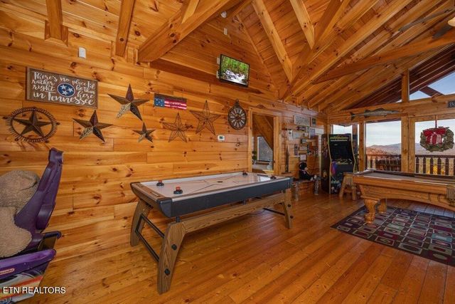 922 Black Bear Cub Way, Sevierville, TN 37862