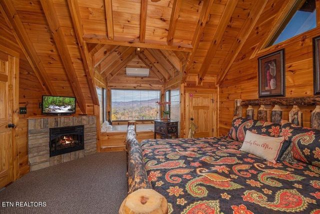 922 Black Bear Cub Way, Sevierville, TN 37862