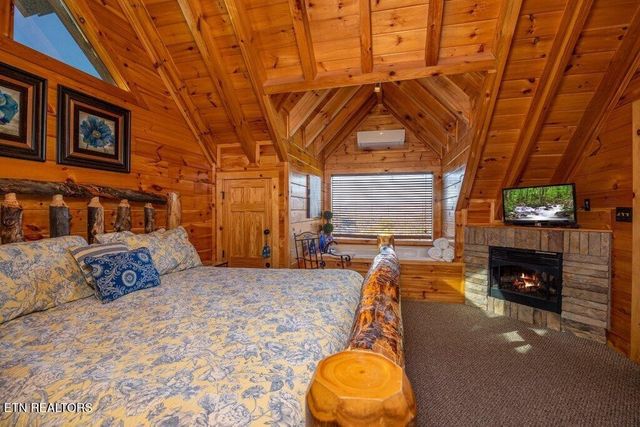 922 Black Bear Cub Way, Sevierville, TN 37862