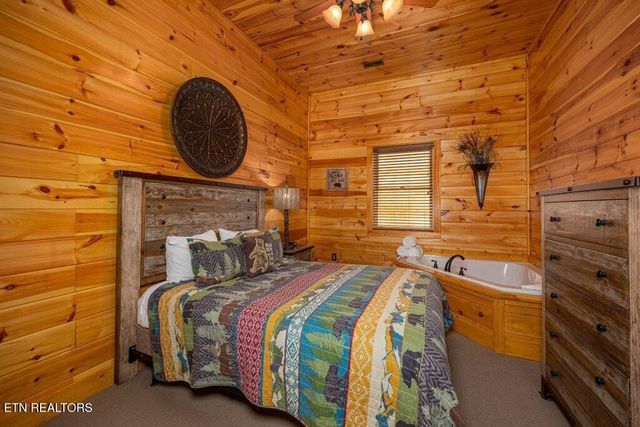 922 Black Bear Cub Way, Sevierville, TN 37862