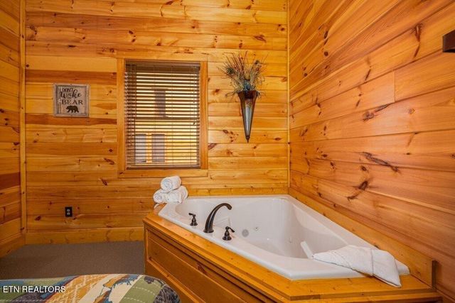 922 Black Bear Cub Way, Sevierville, TN 37862