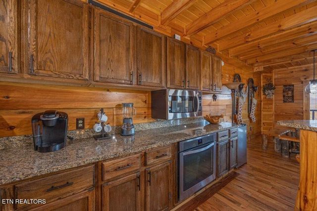 922 Black Bear Cub Way, Sevierville, TN 37862