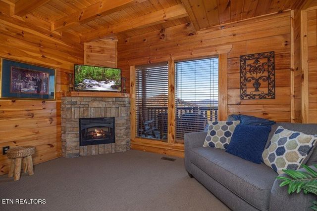 922 Black Bear Cub Way, Sevierville, TN 37862