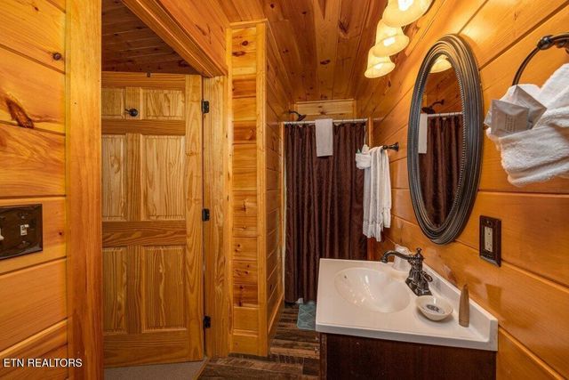 922 Black Bear Cub Way, Sevierville, TN 37862