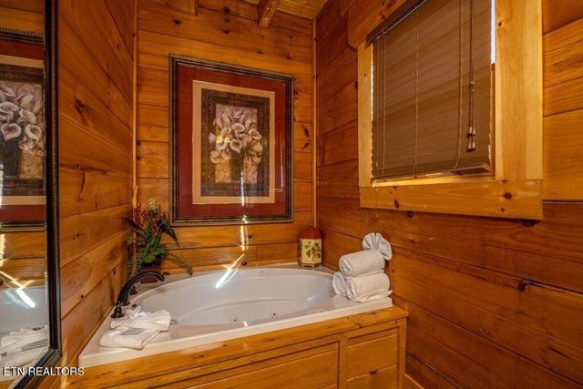 922 Black Bear Cub Way, Sevierville, TN 37862