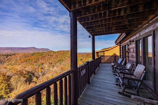 922 Black Bear Cub Way, Sevierville, TN 37862
