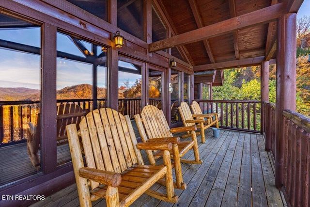 922 Black Bear Cub Way, Sevierville, TN 37862