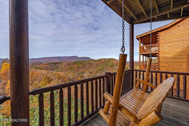 922 Black Bear Cub Way, Sevierville, TN 37862