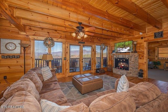 922 Black Bear Cub Way, Sevierville, TN 37862