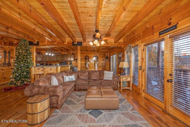 922 Black Bear Cub Way, Sevierville, TN 37862