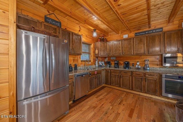 922 Black Bear Cub Way, Sevierville, TN 37862
