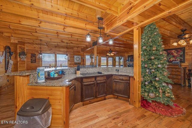 922 Black Bear Cub Way, Sevierville, TN 37862
