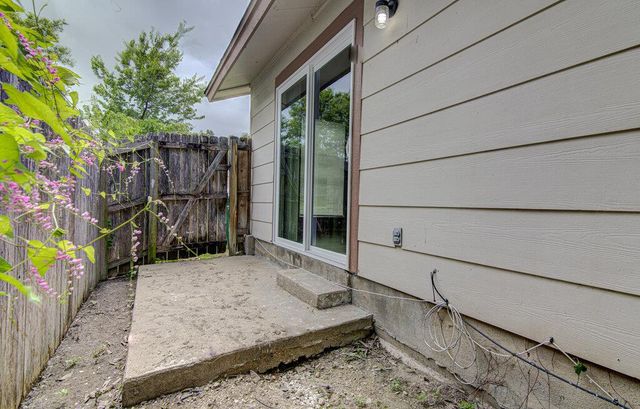 900 Sirocco DR B, Austin, TX 78745