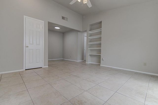 900 Sirocco DR B, Austin, TX 78745